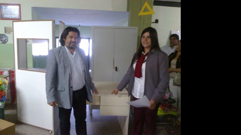 Escuela de Guayamba cuenta con nuevo mobiliario