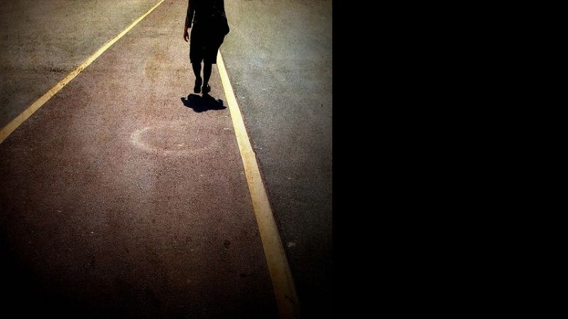 Encuentran a un niño solo caminando en plena madrugada