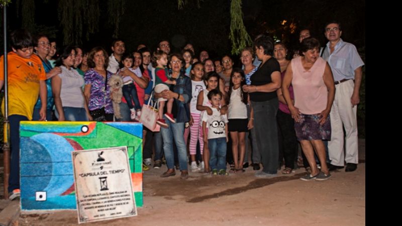 Instalaron una cápsula del tiempo y gimnasios al aire libre en Plaza El Ombú