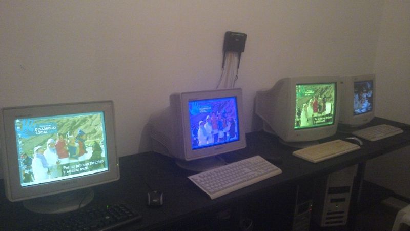 Instalan salas de informática con equipos e insumos reciclados