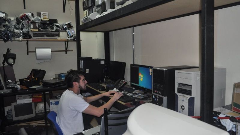 Instalan salas de informática con equipos e insumos reciclados