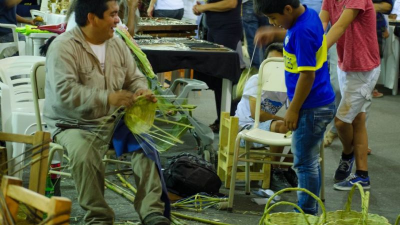 El público disfruta de la Feria Artesanal Manos Catamarqueñas