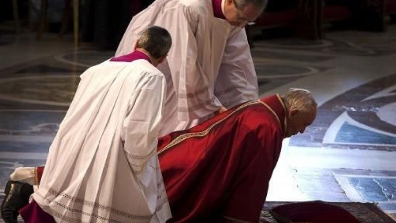 El Papa denunció las lacras del mundo actual tras encabezar el Vía Crusis
