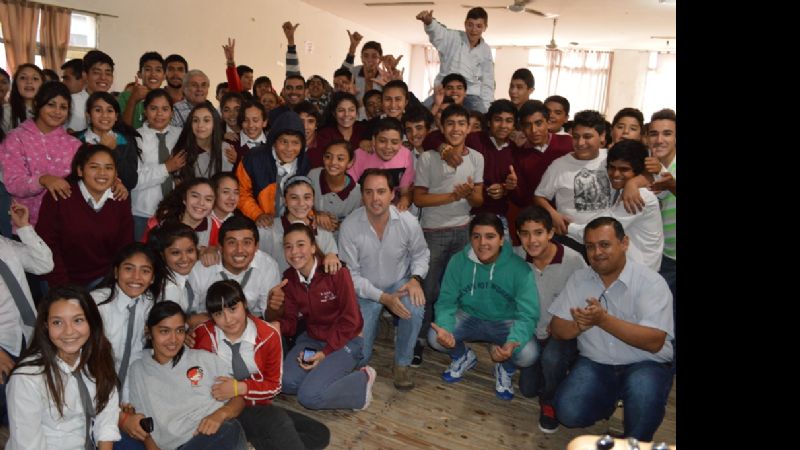 El vicegobernador visitó la Escuela Especializada en Arte de Pomán