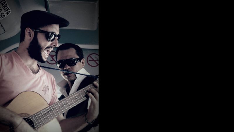 La felicidad está en una canción vieja