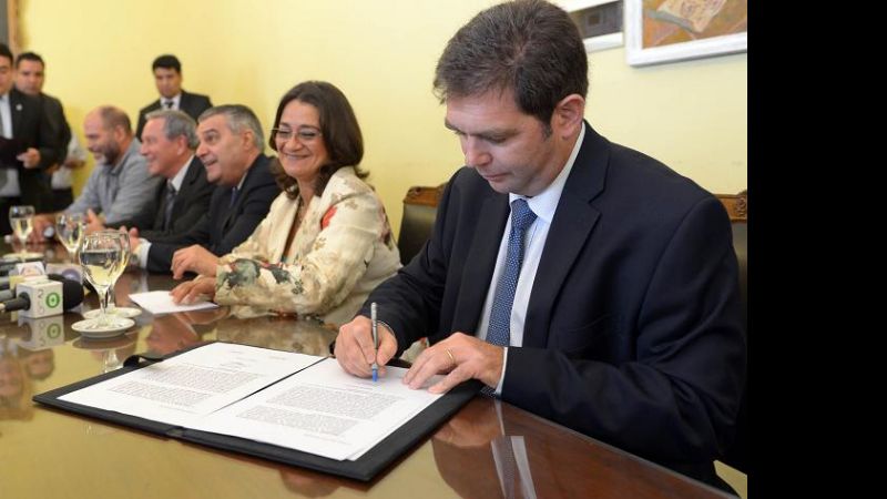 El Gobierno firmó acuerdo con Minera del Altiplano