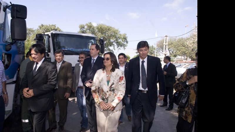 La Gobernadora entregó nuevos camiones-grúas a la EC Sapem