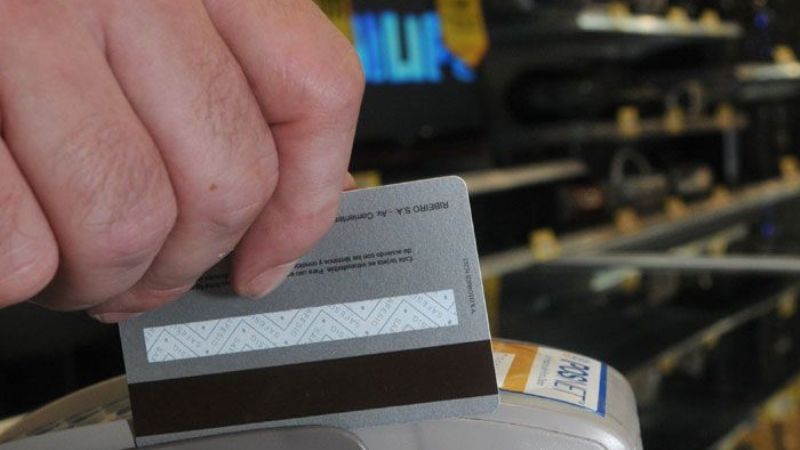 Prorrogan hasta fin de año devolución de IVA por compras con débito