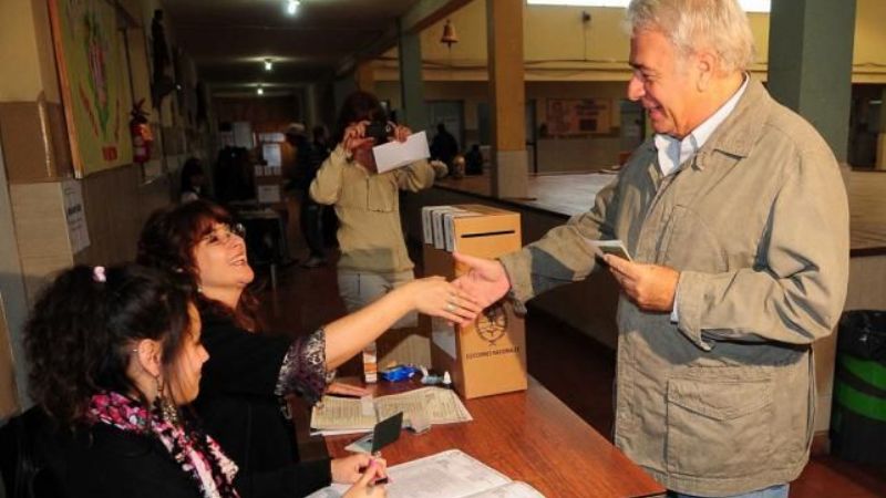 La jugada de De la Sota apura a definir candidatos en la UCR