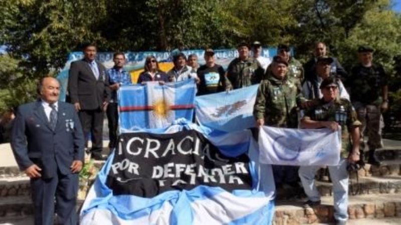 Emotivo acto por el Día del Veterano y los Caídos en la Guerra de Malvinas