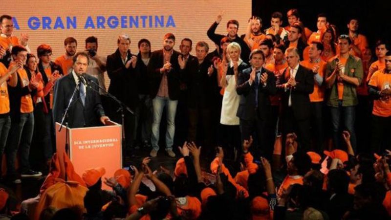 Intendentes peronistas en Buenos Aires apoyan a Scioli