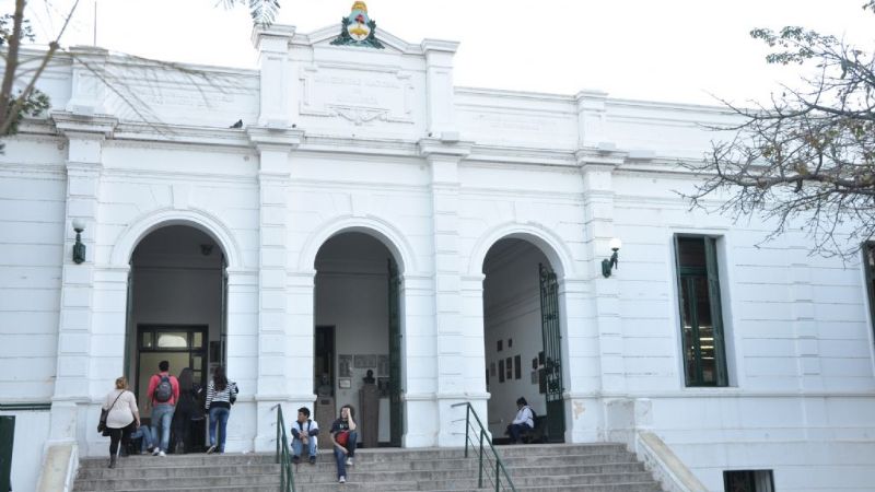 Se firmó la "gratificación" para los no docentes universitarios