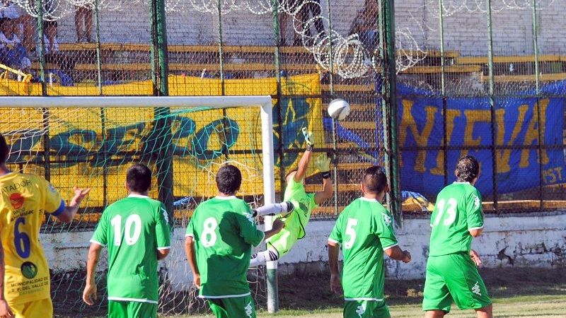 Ferrocarriles goleó 4-1 a Salta y se “prende” entre los aspirantes