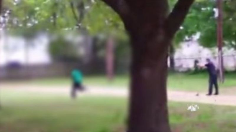 Conmoción: policía blanco acusado de asesinar a hombre negro desarmado