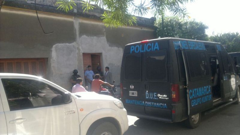 Se roció el cuerpo con alcohol y amenazó abrir una garrafa de gas