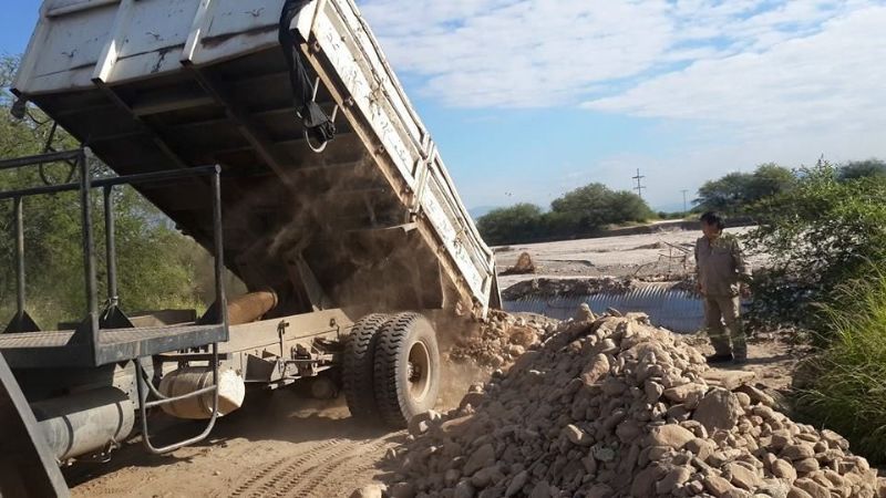 Trabajos de mantenimiento en el río Santa Cruz