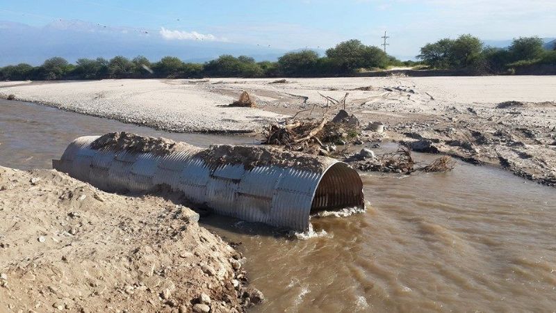 Trabajos de mantenimiento en el río Santa Cruz