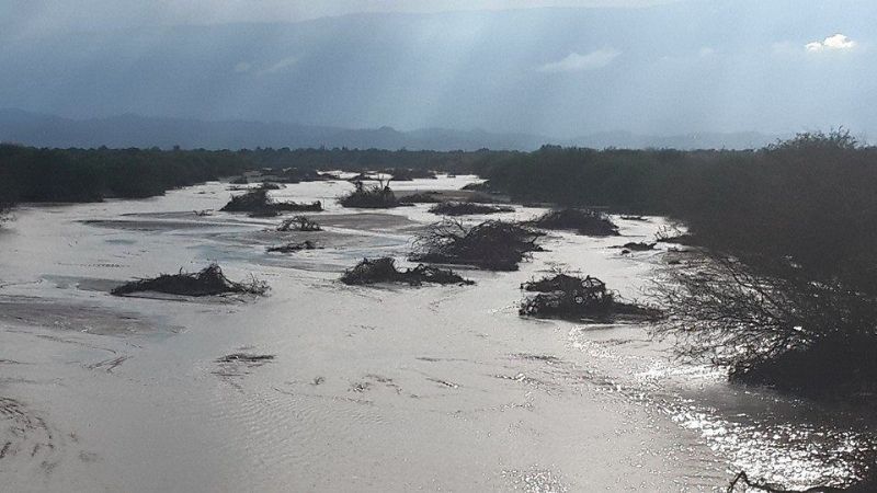 Trabajos de mantenimiento en el río Santa Cruz