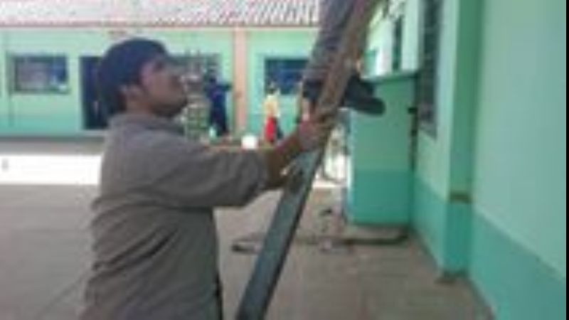 Trabajo solidario en la Escuela Nº 245 de El Portezuelo