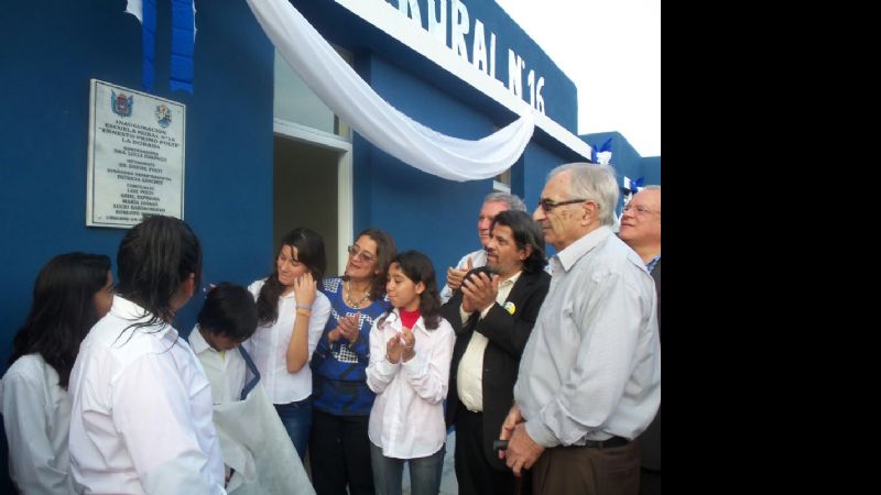 La Gobernadora inauguró edificio para Escuela Rural