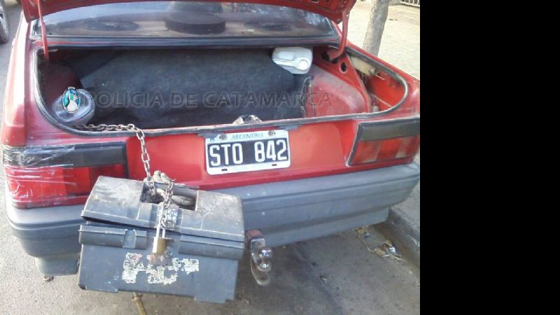 Sorprendieron a joven robando herramientas del baúl de un auto