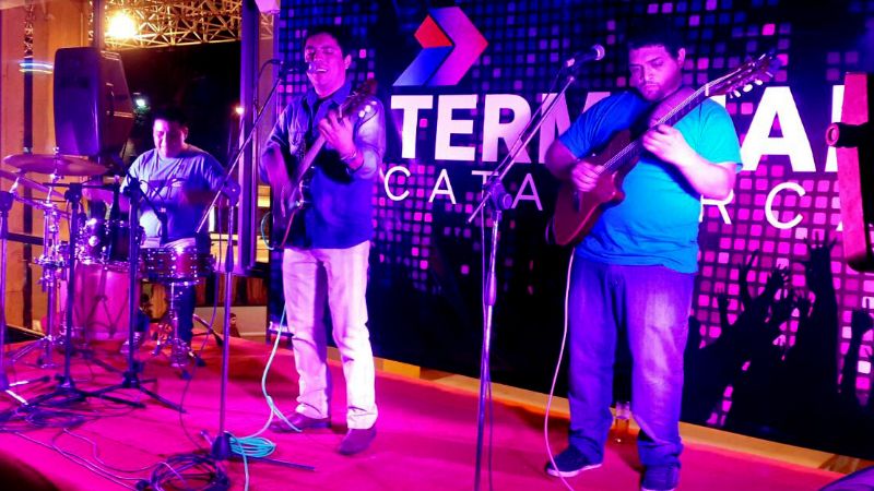 Folklore y circo en la Terminal Catamarca