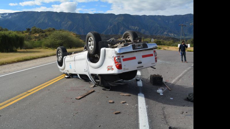 Precaución por el vuelco de una camioneta en la ruta 38