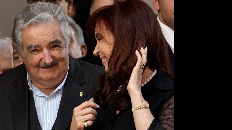 Mujica destacó "el coraje de Cristina" para enfrentar a las corporaciones