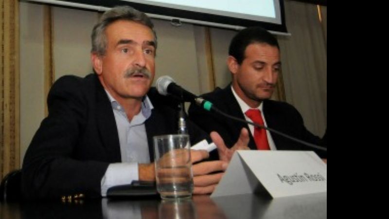 Rossi anunció que retira su precandidatura a Presidente por el FpV