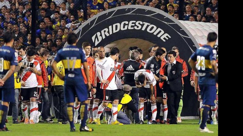 Vergonzosa agresión a los jugadores de River provocó la suspensión