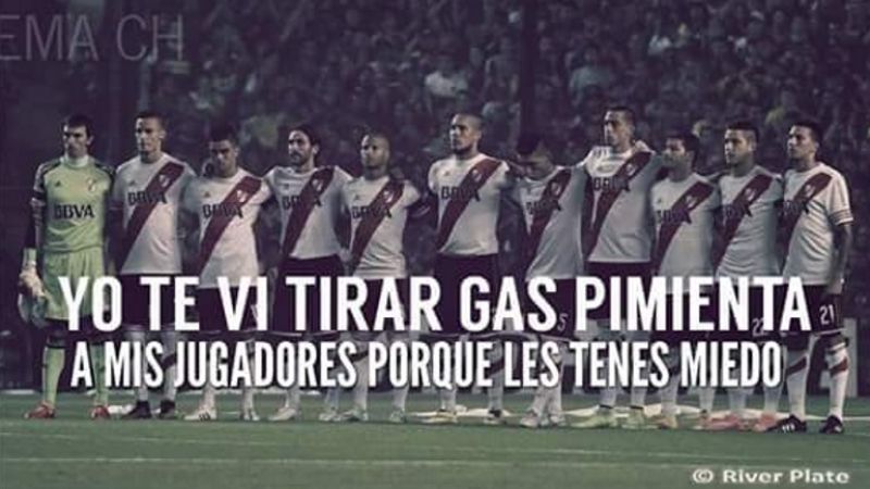 Pese al bochorno, aparecieron afiches con reproches y disculpas