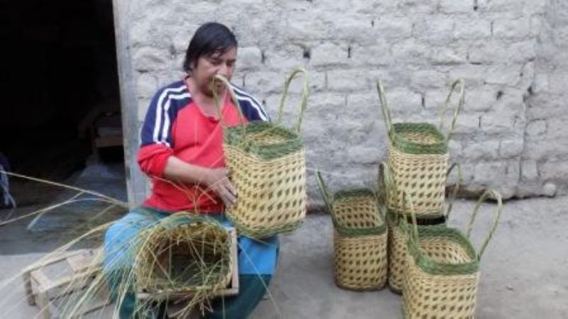Artesanos santamarianos se preparan para ir al Poncho