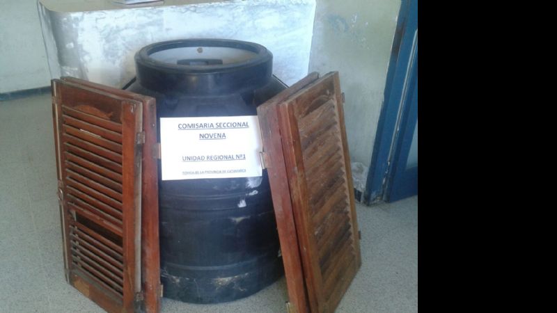 Robó un tanque de agua y cuatro persianas