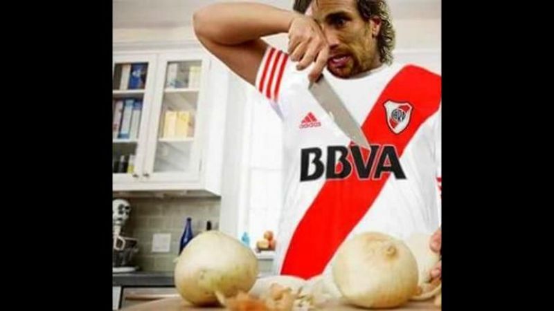 Los afiches de Boca hacia River tras el fallo de la Conmebol