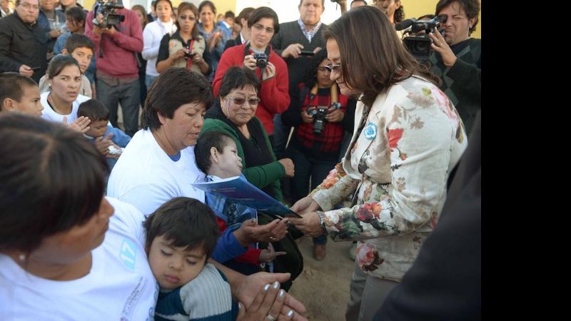 La gobernadora entregó 30 nuevas viviendas en San José