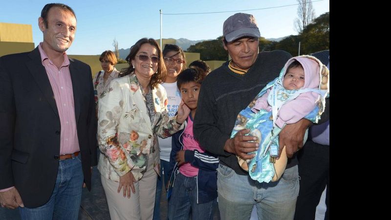 La gobernadora entregó 30 nuevas viviendas en San José