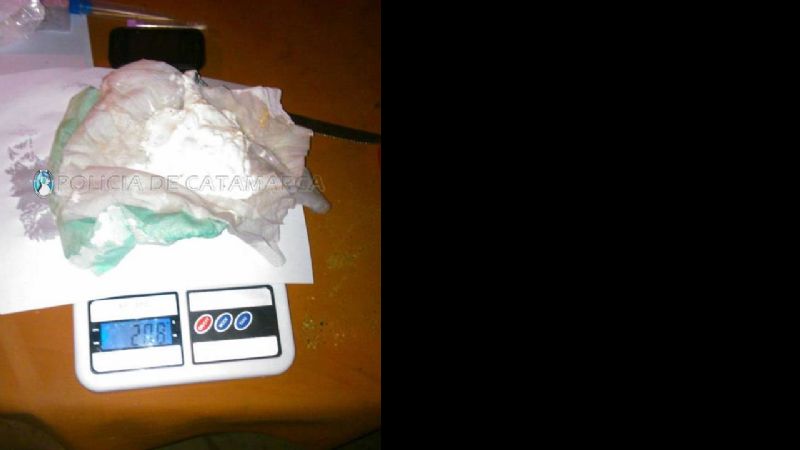 Desbaratan punto de venta de drogas en el Santa Marta