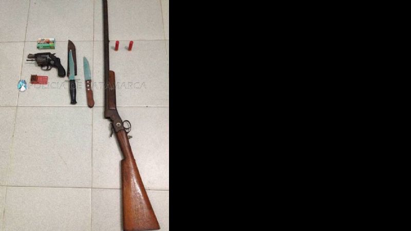 Secuestran armas blancas y de fuego en La Paz