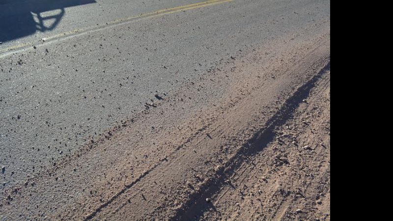 Rutas 40 y 60: Precaución por presencia de material granular en calzada