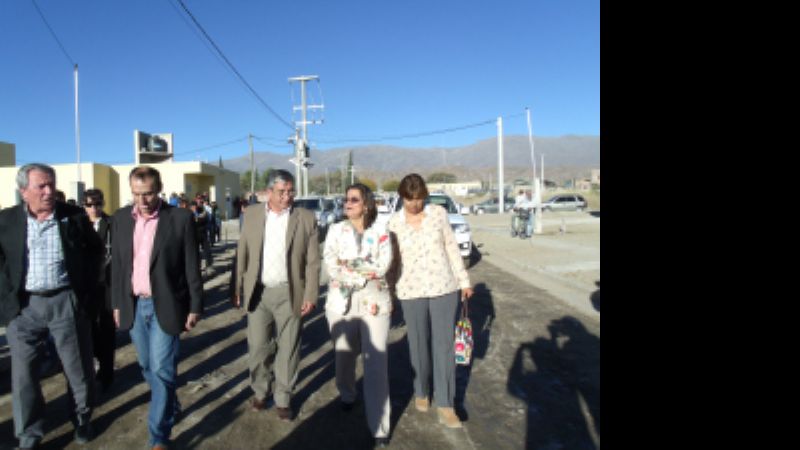 León Mendoza gestiona más viviendas para los sanjoseños