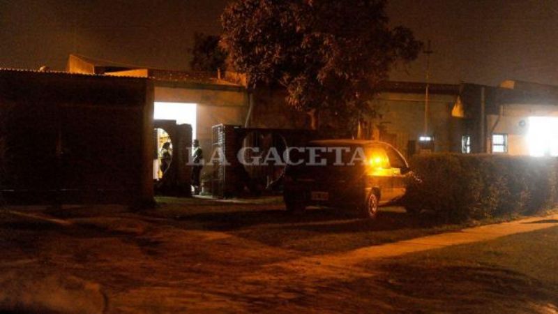 Murió atropellado por su esposa, a quien le indicaba cómo estacionar