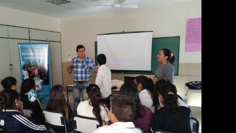 La División Enlace Comunitario brindó charlas en Fray Mamerto Esquiú