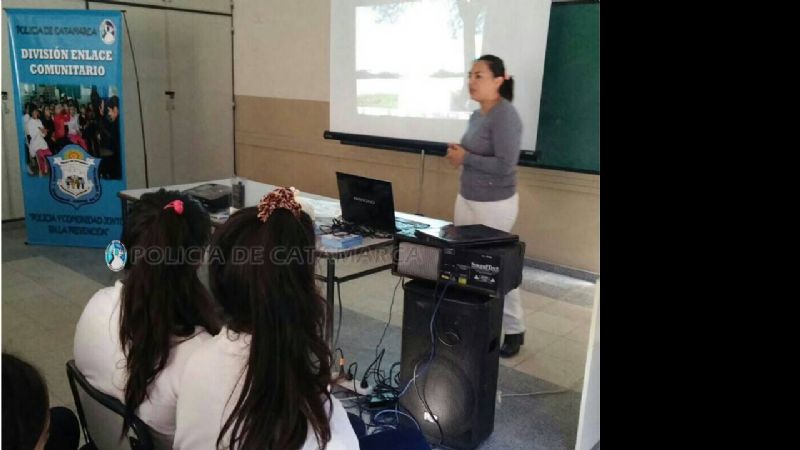 La División Enlace Comunitario brindó charlas en Fray Mamerto Esquiú