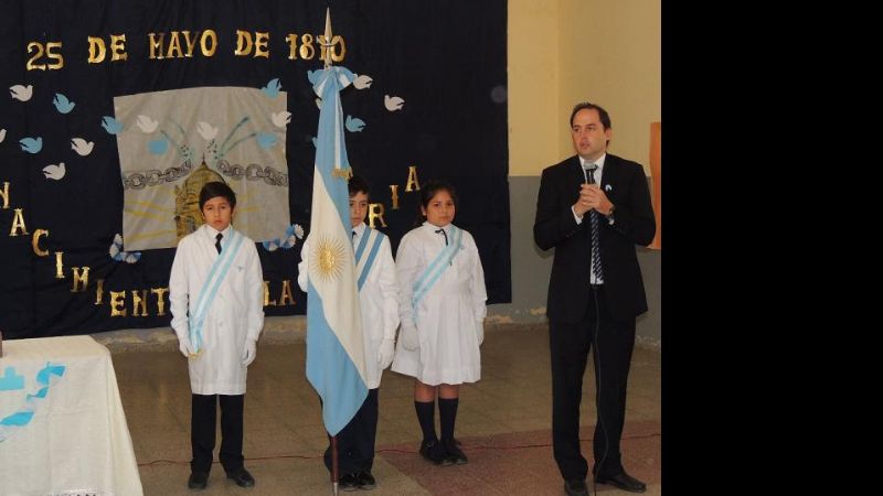 Mera acompaño acto alusivo al 25 de Mayo