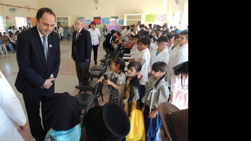 Mera acompaño acto alusivo al 25 de Mayo