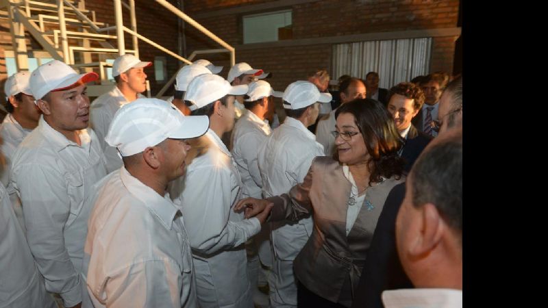 Lucia inauguró frigorífico que venderá pack de 5 kilos de carne a 250 pesos