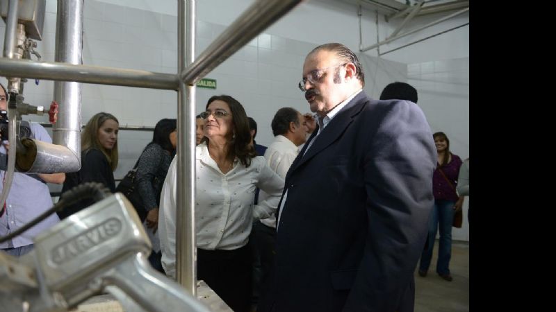 Lucia inauguró frigorífico que venderá pack de 5 kilos de carne a 250 pesos