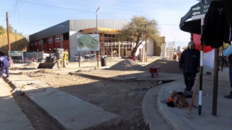 Construyen badenes para evitar accidentes de tránsito