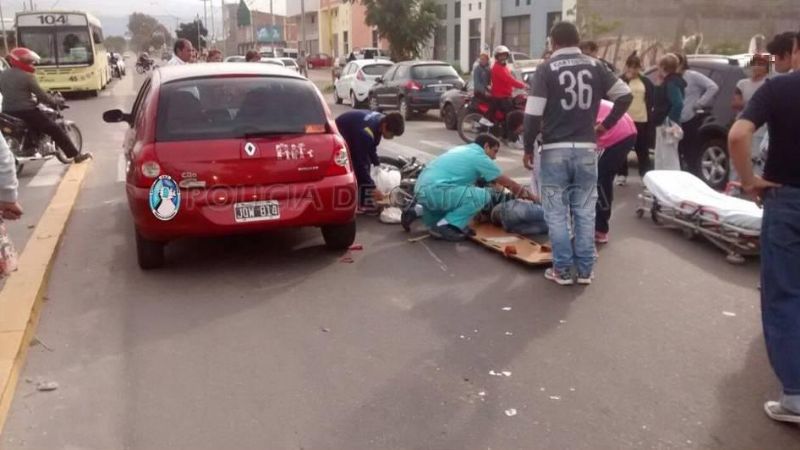 Colisionaron un auto y una moto