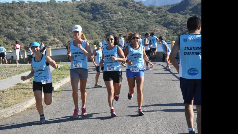 Varios atletas catamarqueños en el medio maratón de Tucumán